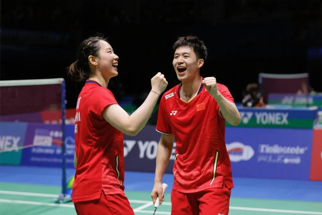 羽坛传奇再续：那抹中国红，混双之巅的永恒光芒